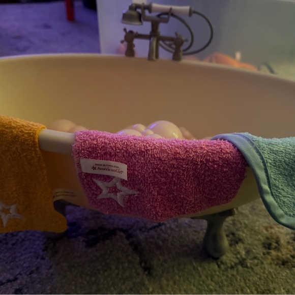 American Girl Doll Bath Set with Pink and Blue Towels - Picture 2 of 3